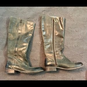 Brand new Guess boots